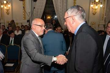 Morales recoge la Medalla de Oro de la Cámara por el servicio del Cabildo a la economía de la Isla (Foto TA)